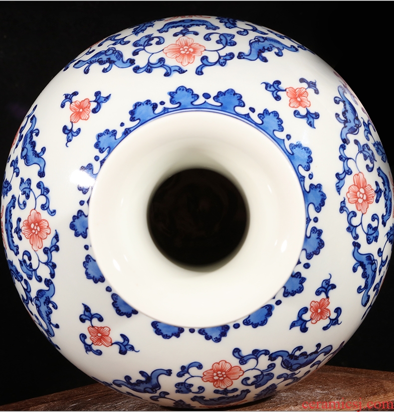 Jingdezhen ceramics imitation qianlong hand - made Chinese style restoring ancient ways is blue and white porcelain vase wine sitting room adornment is placed