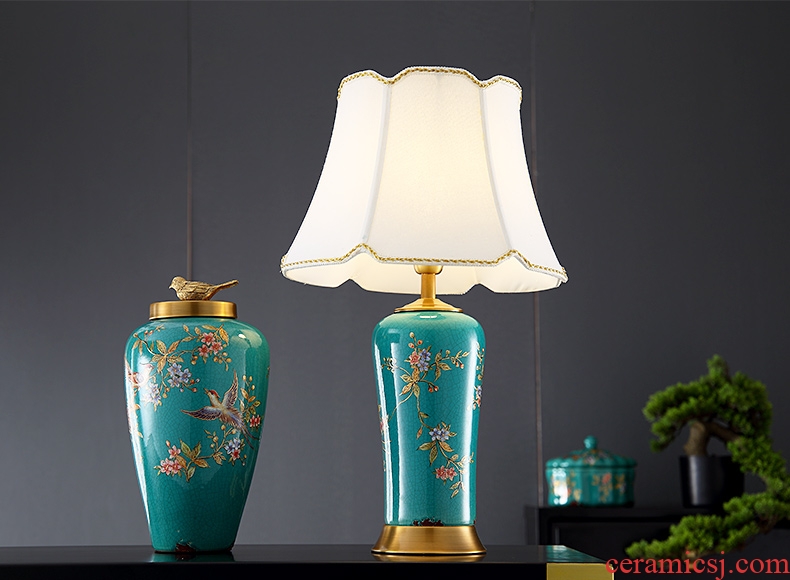 The Lamp is acted the role of form a complete set of furnishing articles American ceramic vases, cut flowers and birds of blue and white porcelain art restores ancient ways hand - made desktop decoration