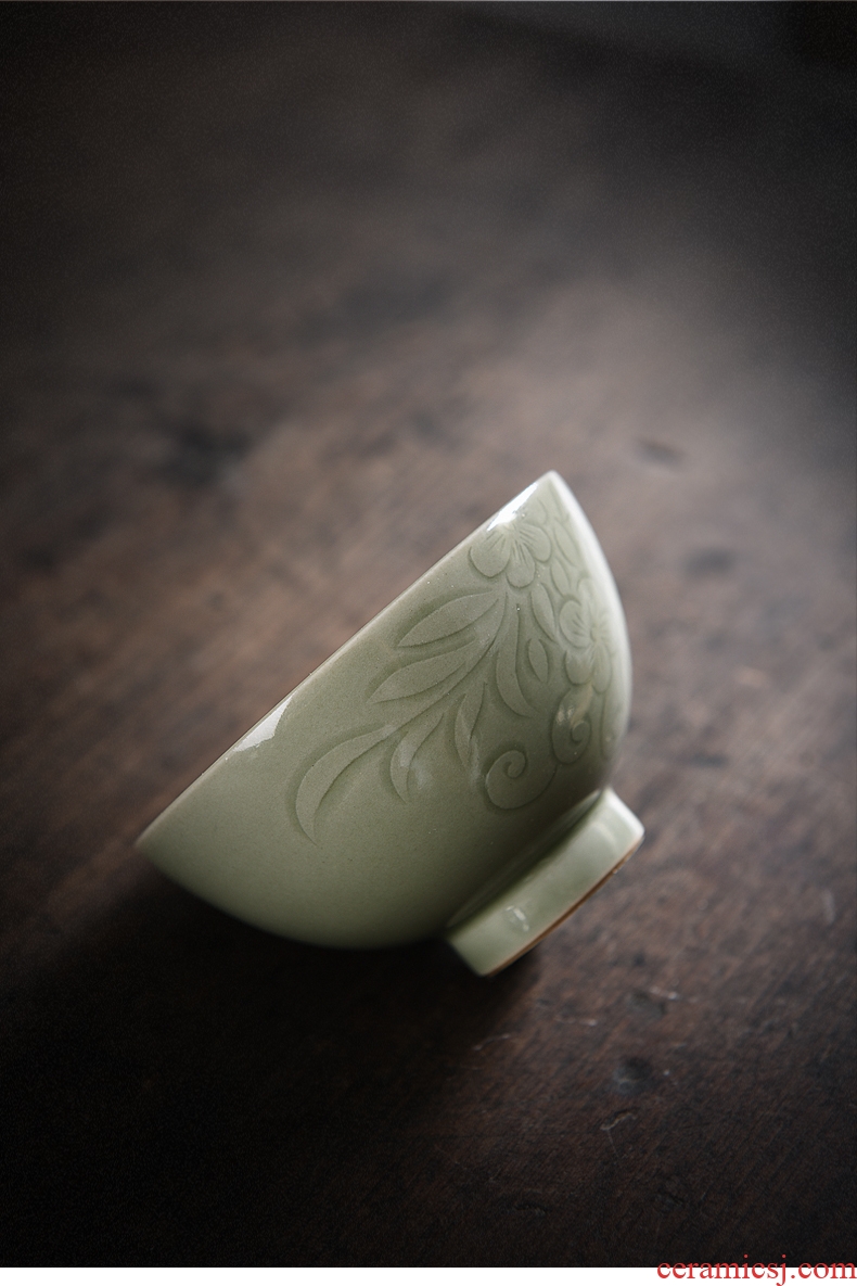 The up and The secret glaze craft master cup single CPU longquan celadon hand - cut sample tea cup ceramic cups a single kung fu