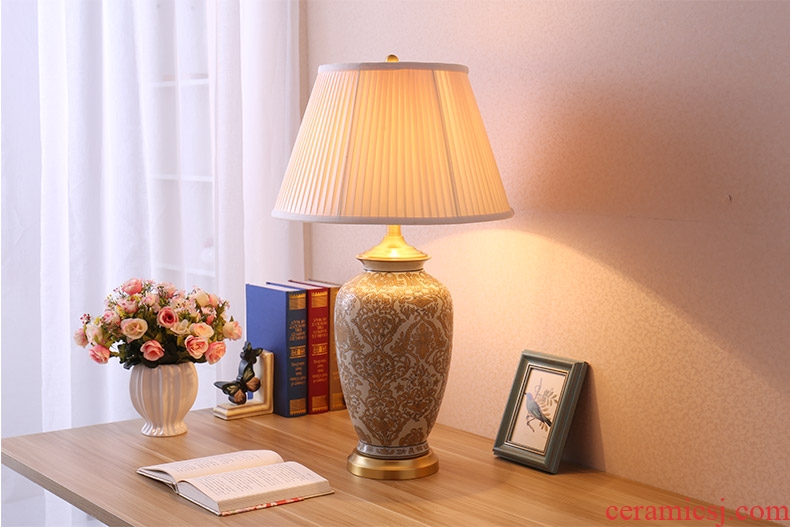 Desk lamp sitting room of the new Chinese style restoring ancient ways European rural jingdezhen hand - made pastel warm warm light remote control ceramic Desk lamp