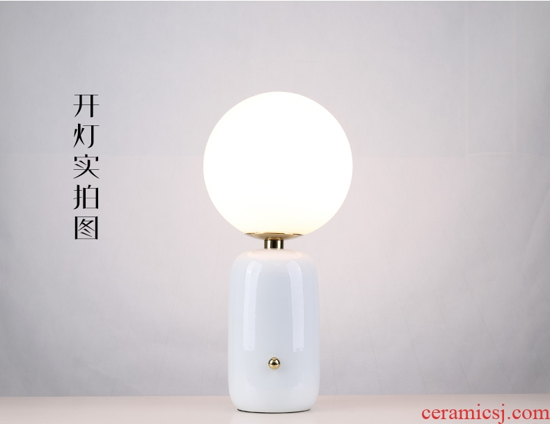 Light and decoration lamp lamp decoration I and contracted sweet household ceramic desk lamp of bedroom the head of a bed sitting room lamps and lanterns