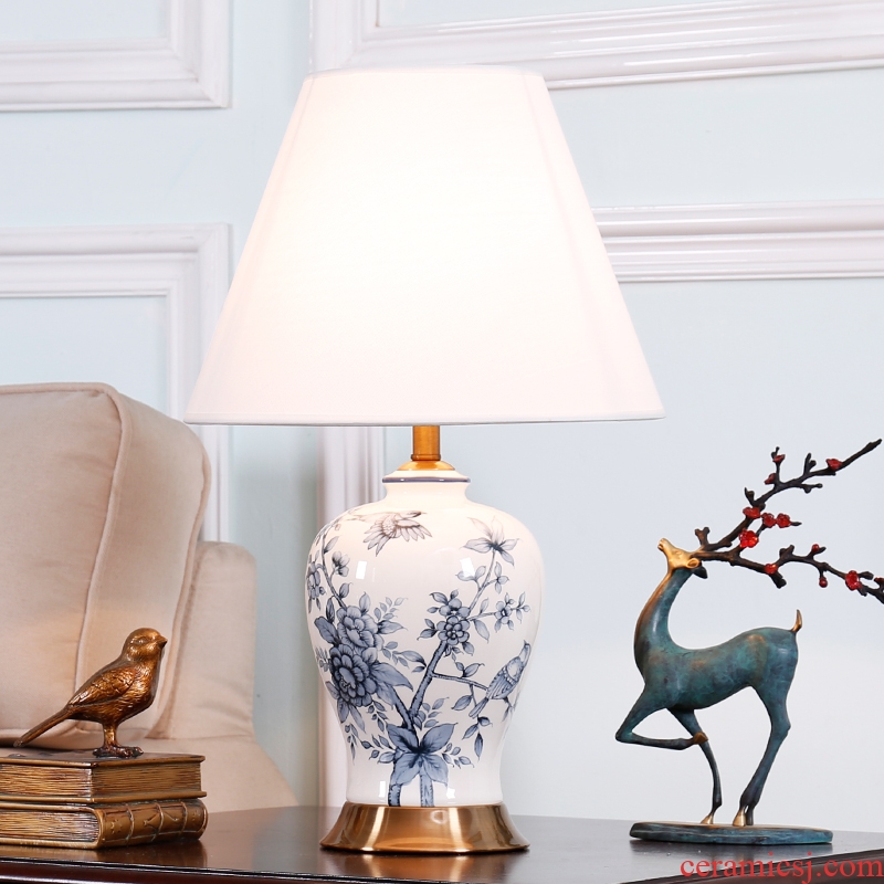 The New Chinese blue and white porcelain lamp classical key-2 luxury vintage American ceramic bedroom the head of a bed lamp is contracted and I sitting room