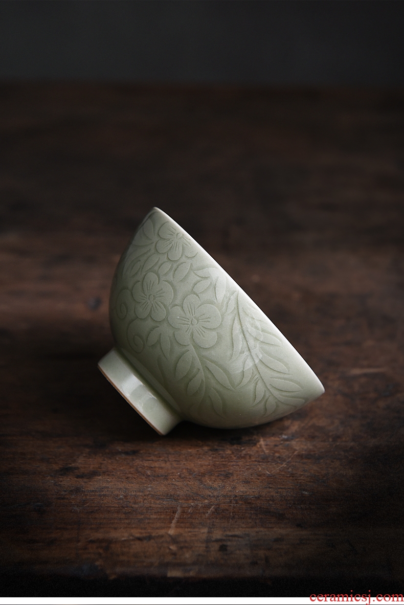 The up and The secret glaze craft master cup single CPU longquan celadon hand - cut sample tea cup ceramic cups a single kung fu