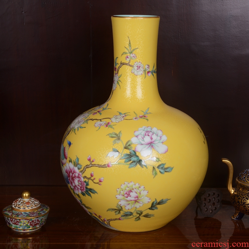 Jingdezhen ceramics high-end antique yellow roses sitting room place powder enamel vase home decoration process