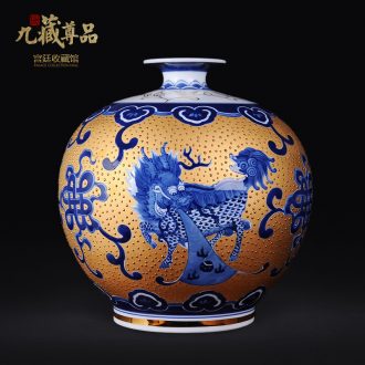 Jingdezhen ceramic hand - made porcelain vase gold kirin spit bead Chinese arts and crafts porcelain sitting room adornment is placed