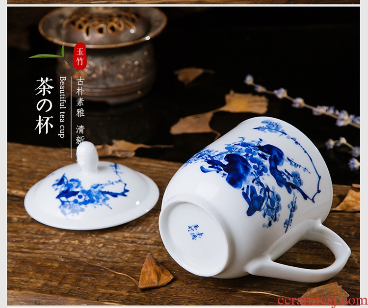 Jingdezhen ceramic cup blue and white porcelain craft glass with hand - made teacup office meeting wrapped with cover the mail