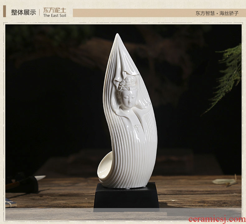 The east mud dehua white porcelain porcelain carving art creative ceramic craft gifts zen study home furnishing articles