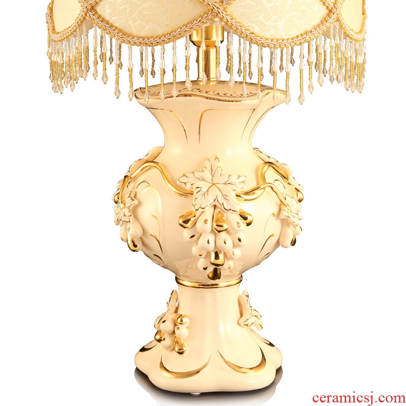 Europe type desk lamp 2018 marriage room key-2 luxury wedding gift ceramics restore ancient ways to decorate the sitting room the bedroom the head of a bed a wedding gift