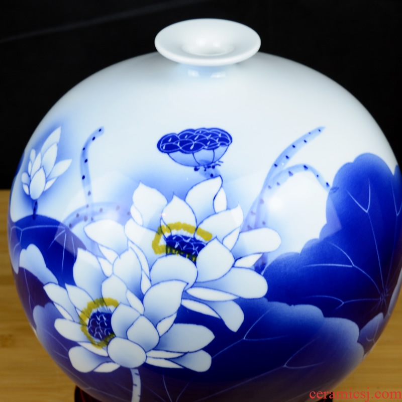 Jingdezhen ceramics hand - made of blue and white porcelain vase in the sitting room TV ark, home decoration crafts porcelain furnishing articles