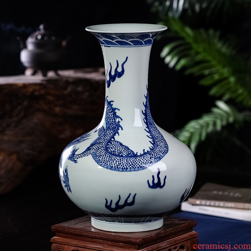 Jingdezhen ceramics decoration vase furnishing articles household act the role ofing is tasted, the sitting room is blue and white dragon vase flower arrangement by hand
