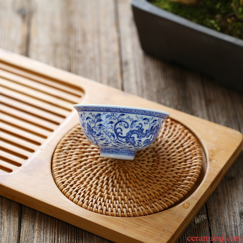 Jingdezhen ceramic masters cup hand-painted kung fu tea set of blue and white porcelain cup sample tea cup noggin individual cup