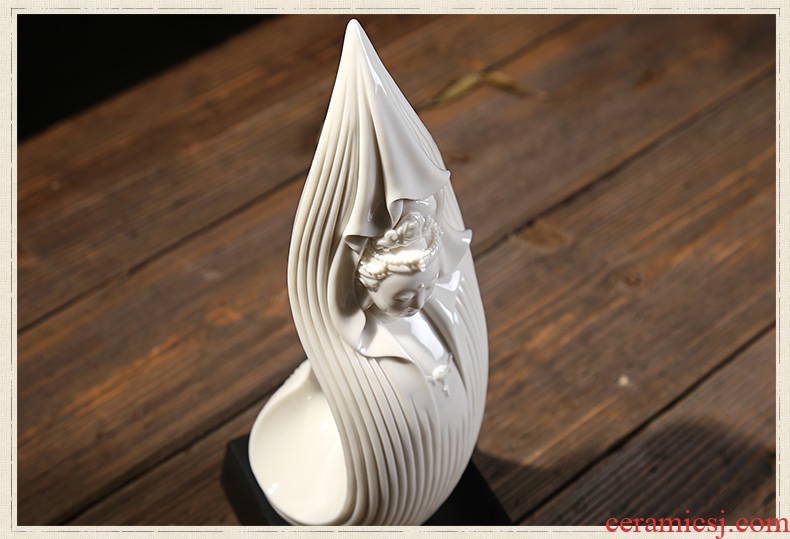 The east mud dehua white porcelain porcelain carving art creative ceramic craft gifts zen study home furnishing articles