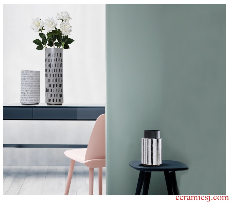 Designers show ceramic vases, flower arranging decorations stripe vase decoration crafts creative home furnishing articles