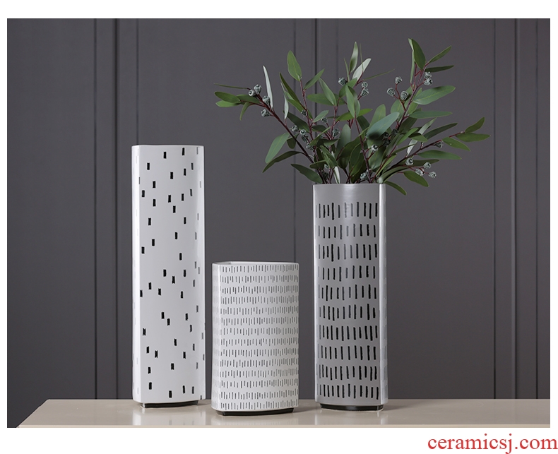 Designers show ceramic vases, flower arranging decorations stripe vase decoration crafts creative home furnishing articles