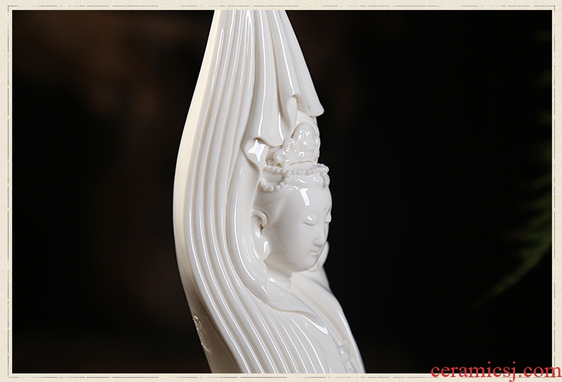 The east mud dehua white porcelain porcelain carving art creative ceramic craft gifts zen study home furnishing articles