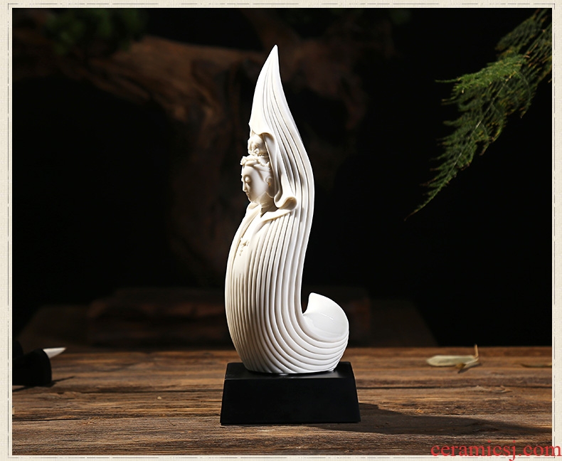 The east mud dehua white porcelain porcelain carving art creative ceramic craft gifts zen study home furnishing articles