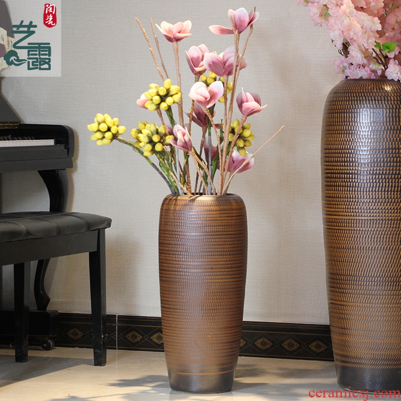 European clay sitting room of large ceramic vase household adornment flowers flower garden hotel coarse pottery furnishing articles