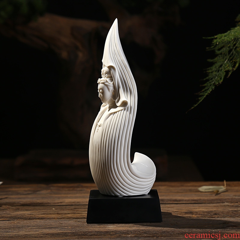 The east mud dehua white porcelain porcelain carving art creative ceramic craft gifts zen study home furnishing articles