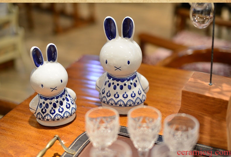 Murphy's new Chinese blue and white porcelain decorative furnishing articles rabbit girlfriends wedding gift wedding decoration creative arts and crafts