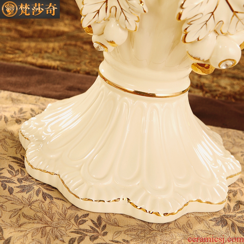 Vatican Sally 's European ceramic vase flower arranging household act the role ofing is tasted sitting room adornment furnishing articles of key-2 luxury dried flower vases, three - piece suit