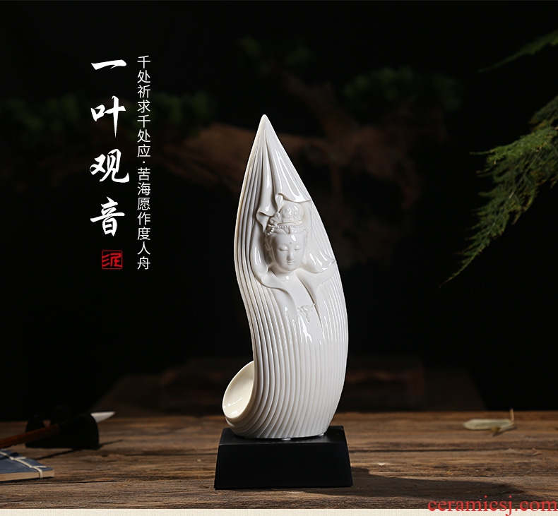 The east mud dehua white porcelain porcelain carving art creative ceramic craft gifts zen study home furnishing articles