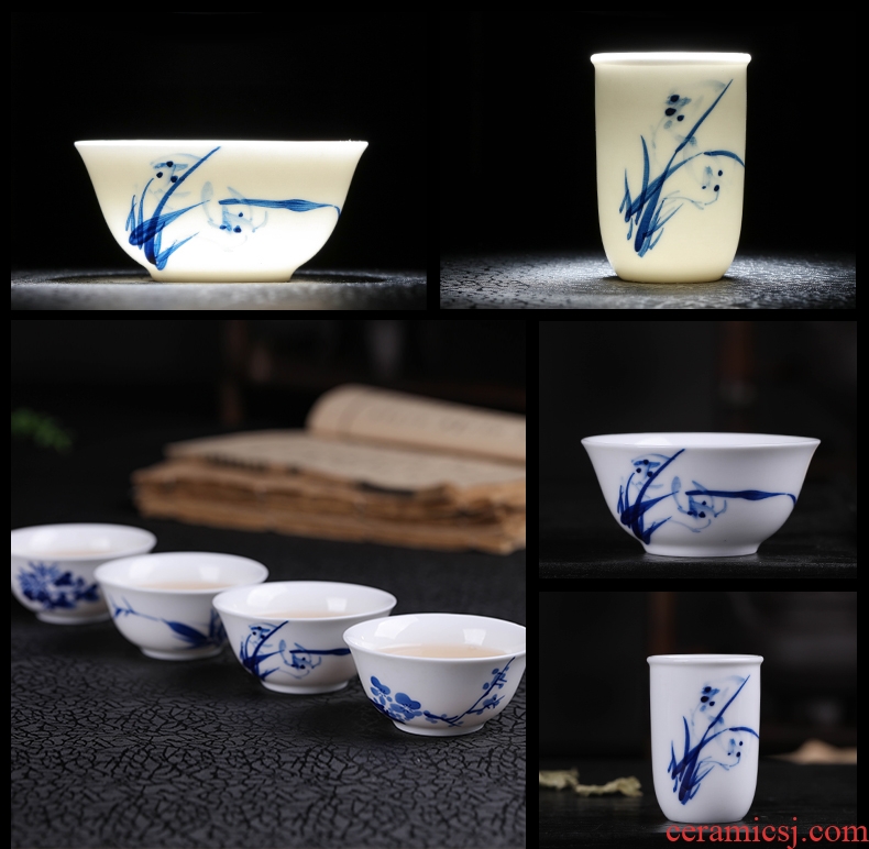 Jingdezhen ceramic fragrance - smelling cup hand - made kung fu tea smelling tea tea flower sijunzi sample tea cup in use