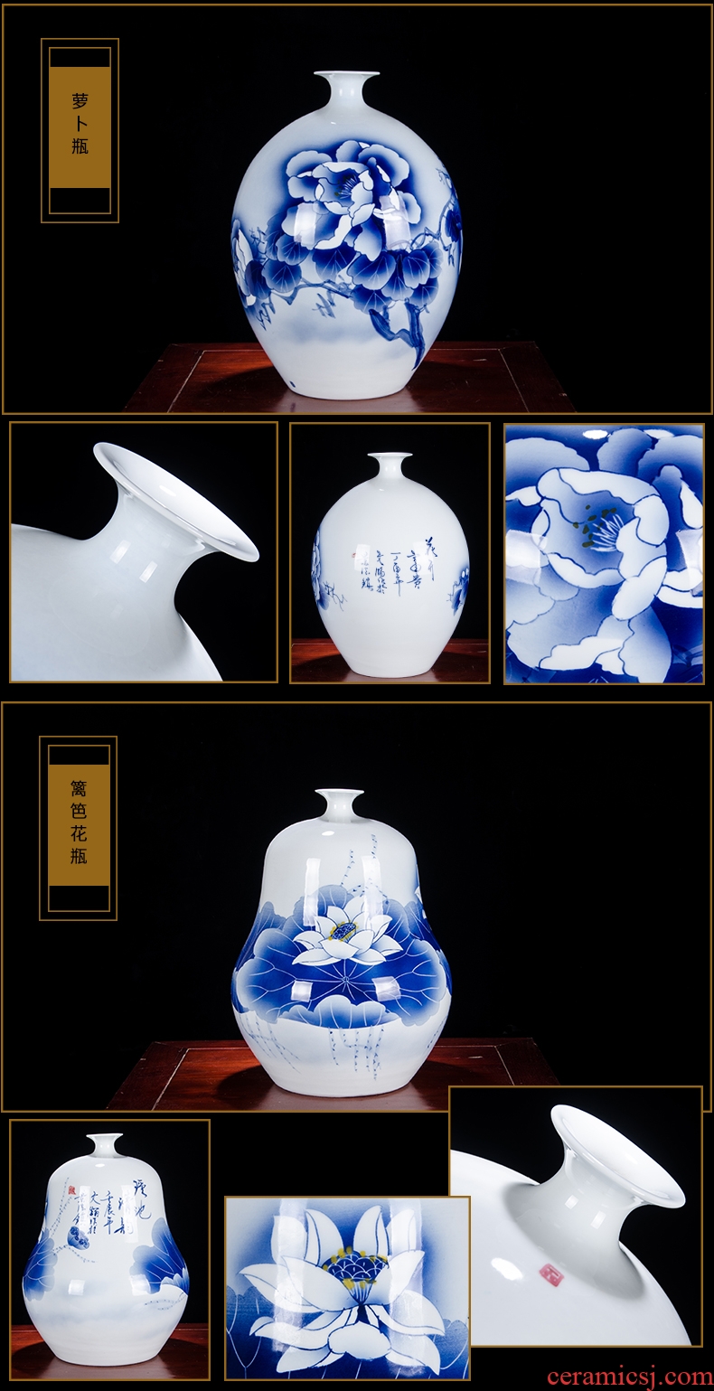 Jingdezhen ceramics, vases, flower arranging antique blue - and - white masters hand gourd home sitting room adornment is placed