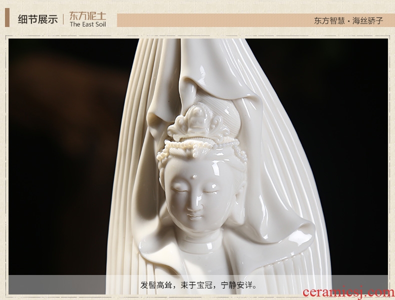 The east mud dehua white porcelain porcelain carving art creative ceramic craft gifts zen study home furnishing articles