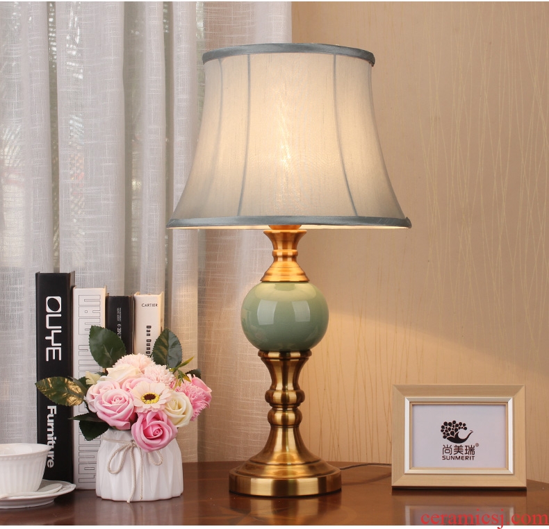 Contracted American desk lamp light ceramic new Chinese style classical decoration cloth art of bedroom the head of a bed of green European French niche