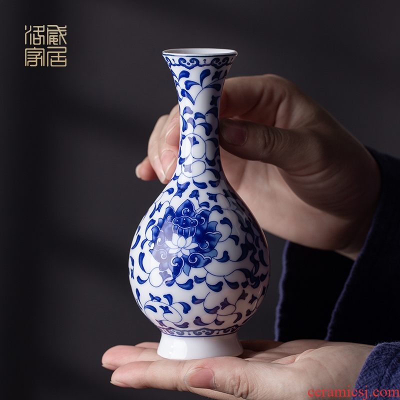 Blue and white ceramics, antique jingdezhen Blue and white mini floret bottle of flower tea accessories desktop small place