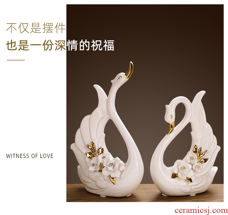 Creative and practical wedding gift ceramics handicraft European swan furnishing articles of TV ark, wine sitting room adornment