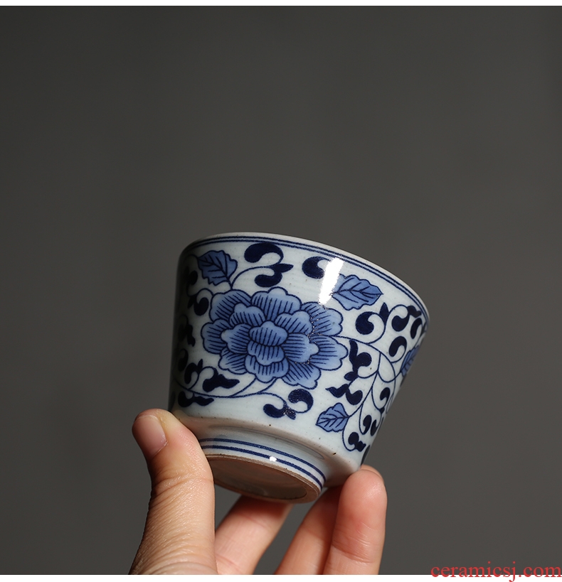 YanXiang fang sample tea cup around branches of blue and white porcelain ceramic kung fu tea cups household masters cup restoring ancient ways