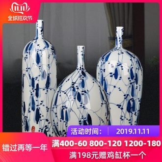 Jingdezhen blue and white porcelain vase three - piece creative decoration in the sitting room household dry flower decoration crafts are arranging flowers
