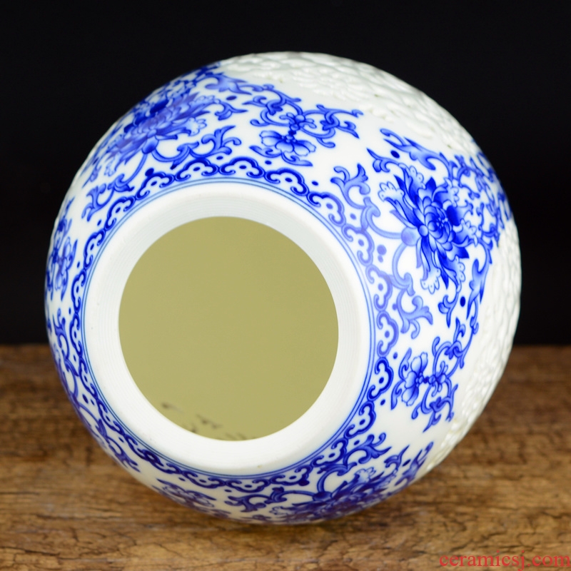 Jingdezhen ceramics and exquisite porcelain enamel hollow out of the blue and white porcelain vase Chinese style living room home furnishing articles
