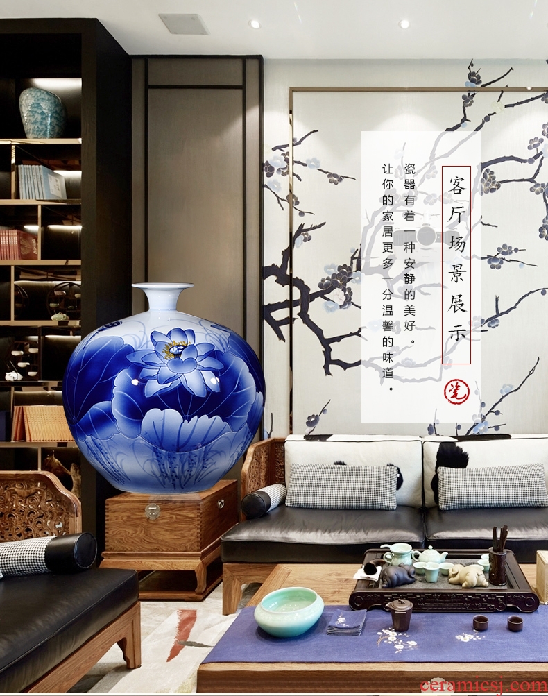 The Master of jingdezhen ceramics hand - made of blue and white porcelain vase pomegranate bottle of large Chinese sitting room adornment is placed
