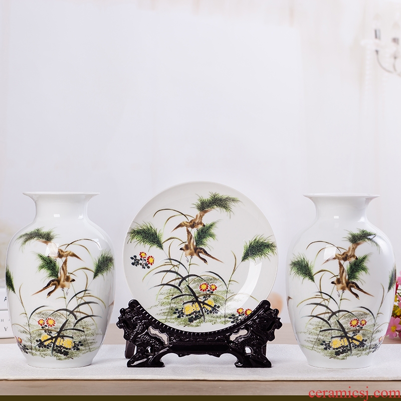 Jingdezhen ceramic vase furnishing articles Chinese famille rose porcelain three - piece handicraft wine porch sitting room adornment