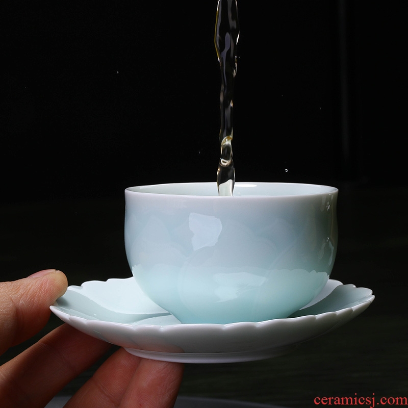 Jingdezhen ceramic cups kung fu tea bowl two woolly green glaze with single cup sample tea cup master cup. A plate