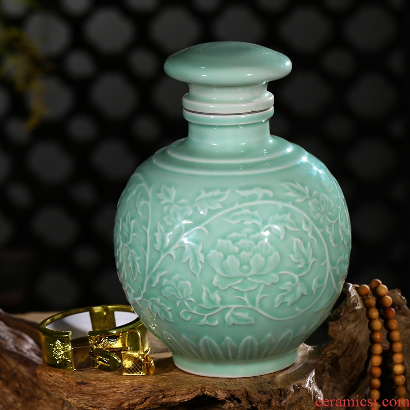 Jingdezhen ceramic jar bottle seal wine bottle is empty home wine bottle green glaze embossed bottle 3 kg