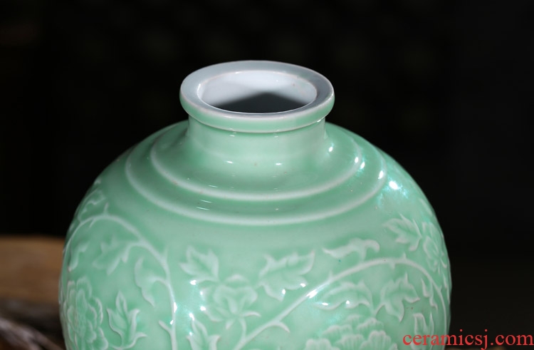 Jingdezhen ceramic jar bottle seal wine bottle is empty home wine bottle green glaze embossed bottle 3 kg