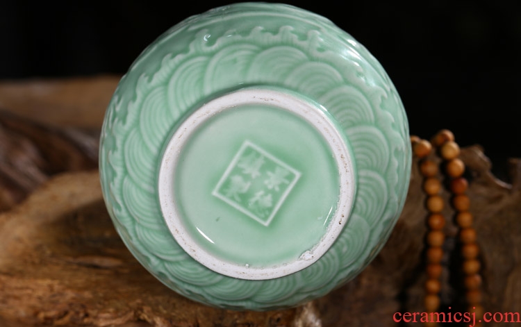 Jingdezhen ceramic jar bottle seal wine bottle is empty home wine bottle green glaze embossed bottle 3 kg