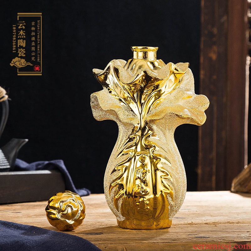 Jingdezhen ceramic 1 catty giving an empty bottle cabbage creative art deco home furnishing articles gold - plated wine decanters