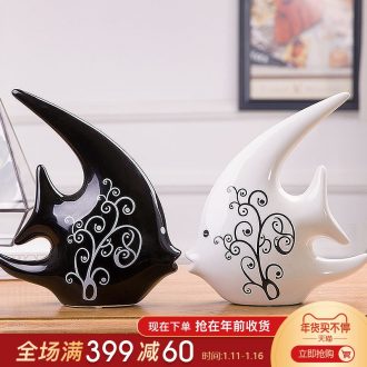 Mr Han mei household act the role ofing is tasted sitting room adornment is placed creative gift ceramics modern couples to kiss fish package mail, black and white