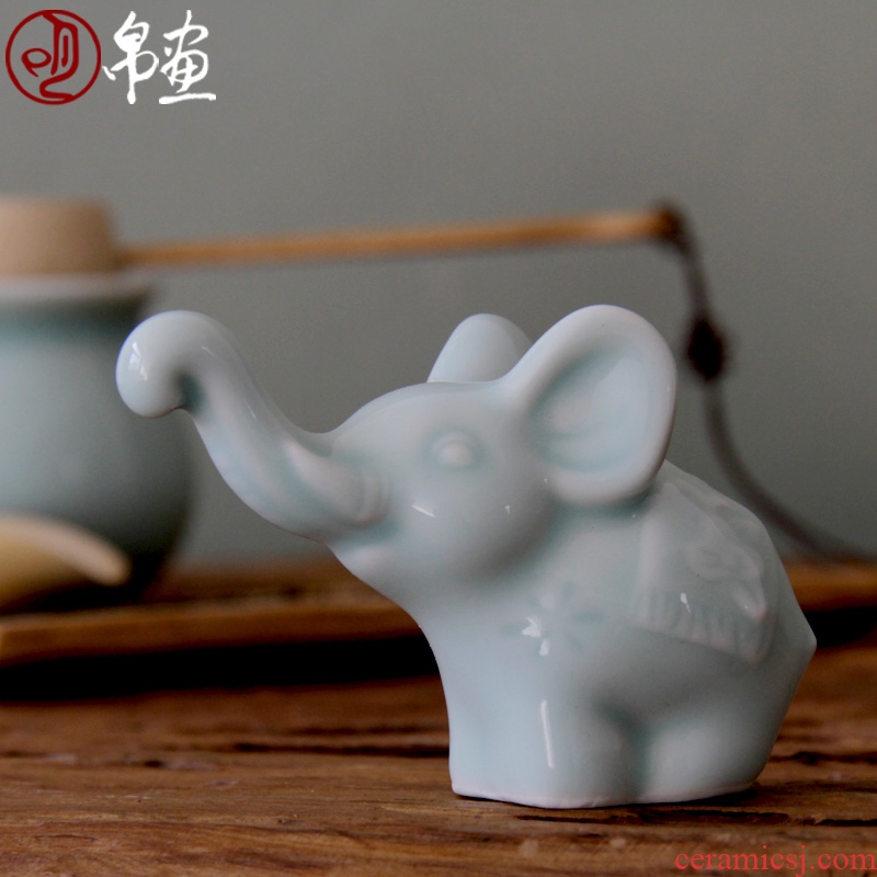 The sitting room lucky elephant ceramics handicraft furnishing articles small jingdezhen tea pet teahouse, lovely creative home decoration