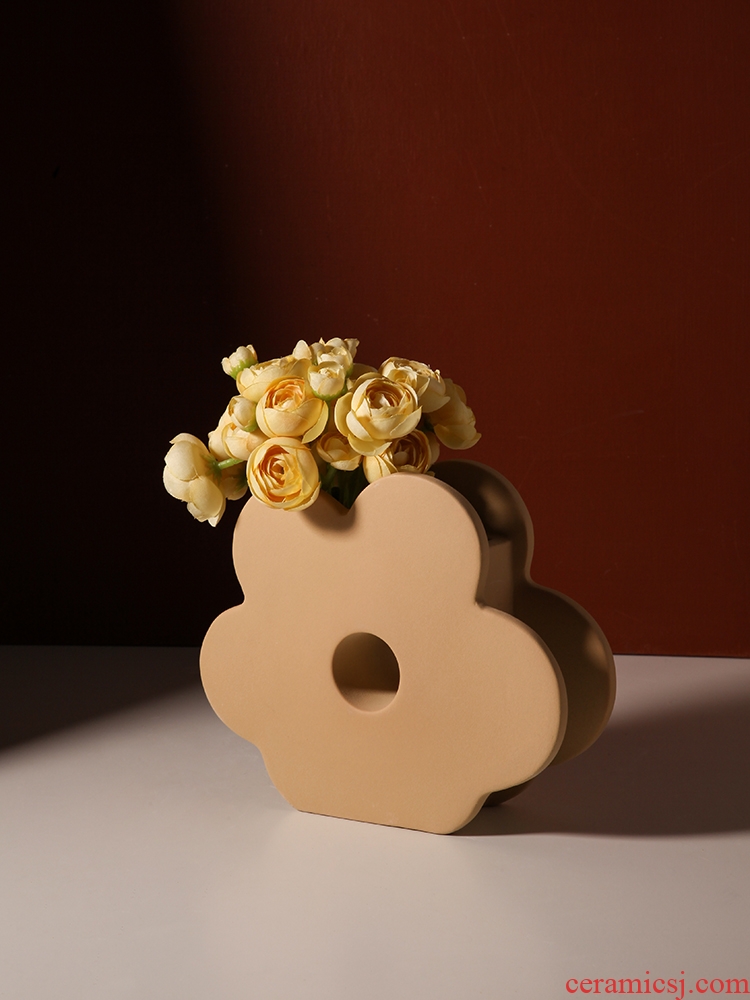 The Nordic idea ceramic vase morandi sitting room porch flowers flower arrangement is an art that geometric modelling table decorations