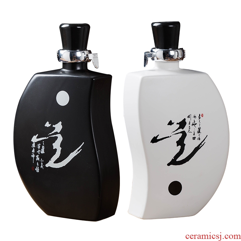 Jingdezhen ceramic bottle is empty bottles of 1 kg pack black and white wine wine jar sealing liquor bottles customize a kilo