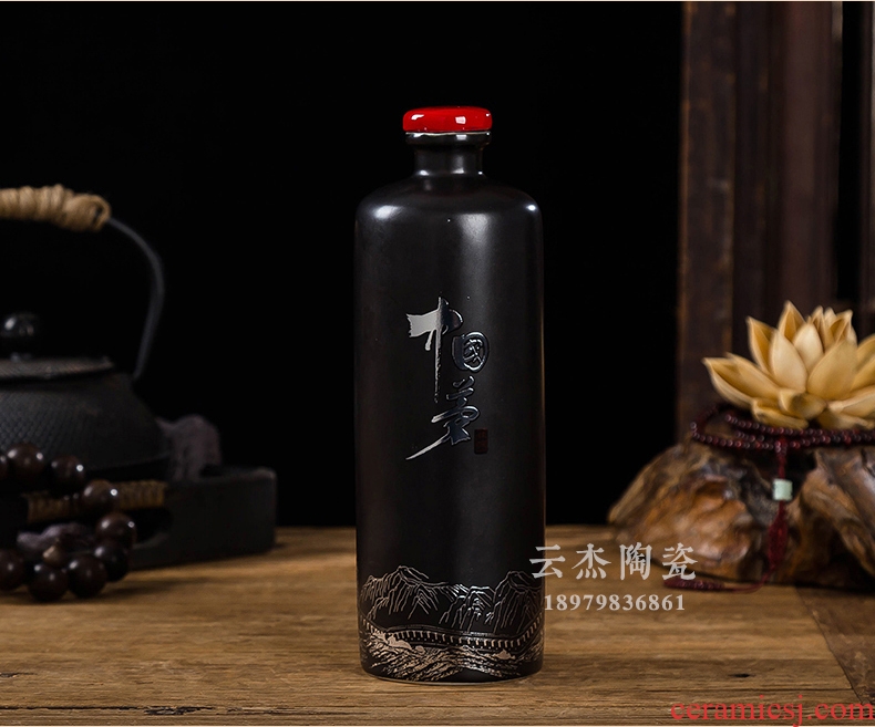 Jingdezhen ceramic bottle 1 catty with black and white Chinese dream jars 1 catty creative bottle glass decorative furnishing articles