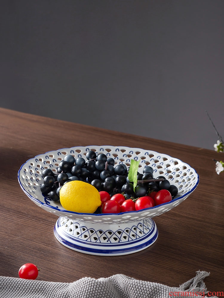 Ceramic creative home sitting room tea table fruit bowl jingdezhen blue and white porcelain household furnishing articles of snack dried fruit tray