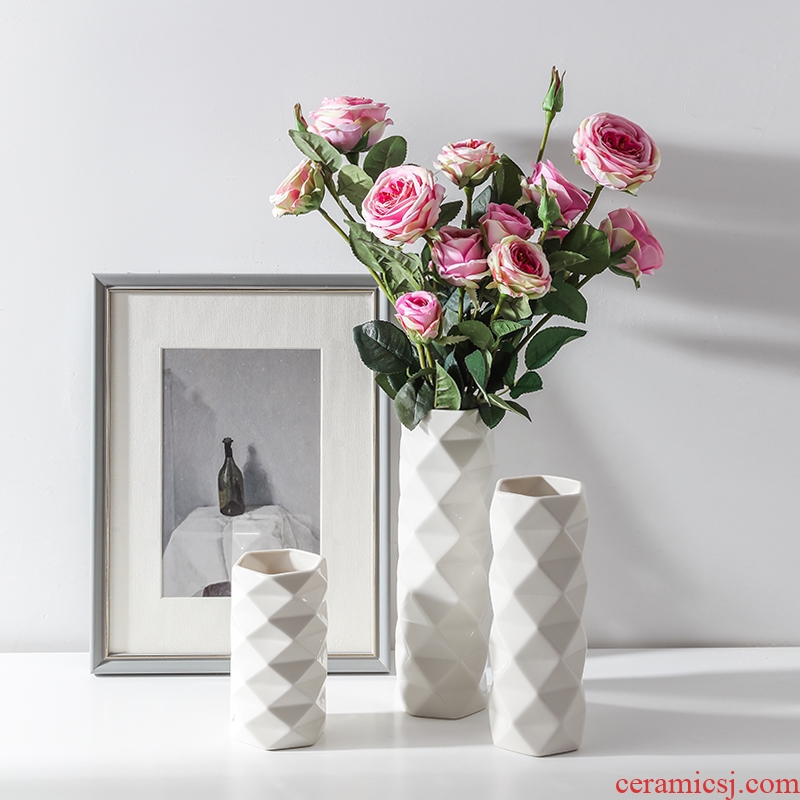 The Nordic straight small pure and fresh and contracted ceramic vase diamond geometric sitting room bedroom home furnishing articles arranging flowers