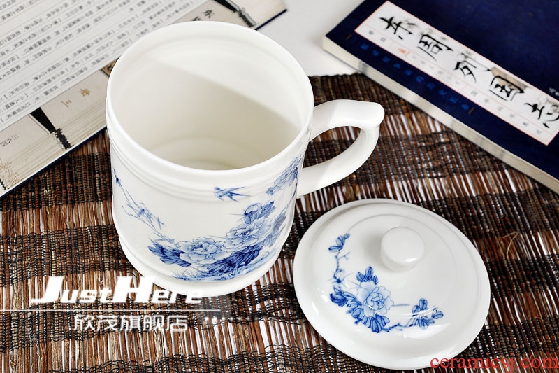 The large capacity of jingdezhen ceramic cup ipads porcelain cups with cover office cup boss cup tea cup 900 ml cups