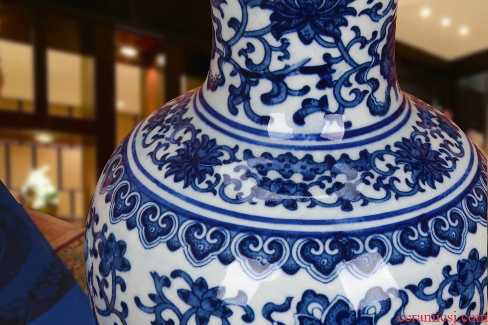 Classic blue and white porcelain of jingdezhen ceramics sweet grain mesa vase Chinese style to decorate the study in the Ming and the qing dynasties and furnishing articles